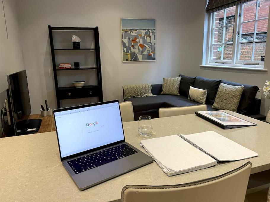 Charming & Cosy Town Centre Home With Parking Guildford Exterior foto